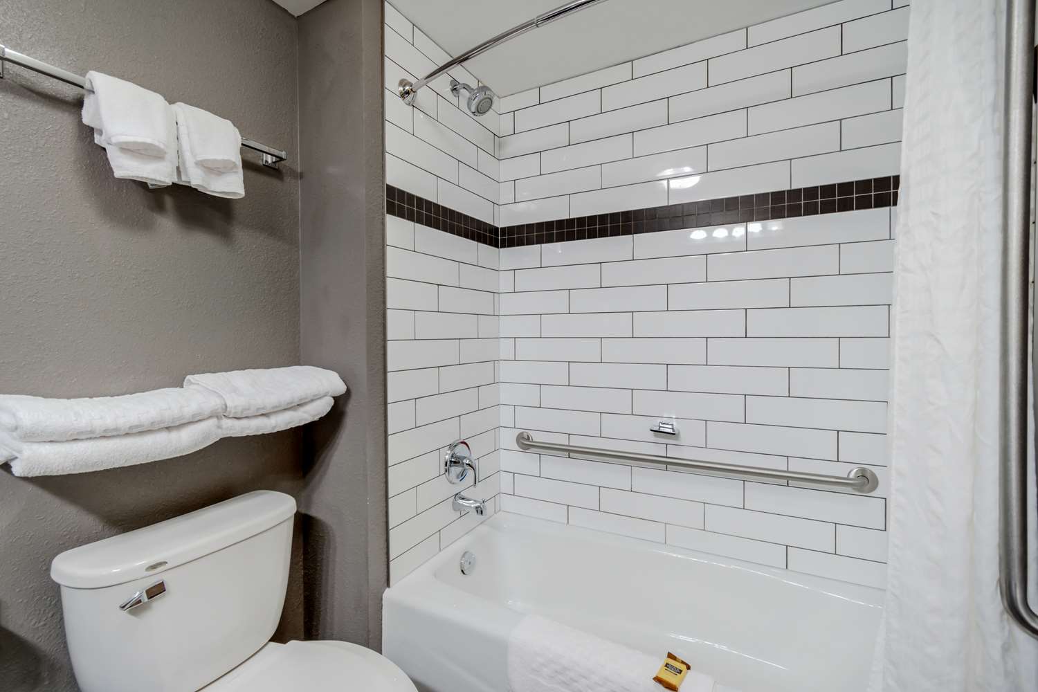 Best Western Plus Eastgate Inn Suites 25/27