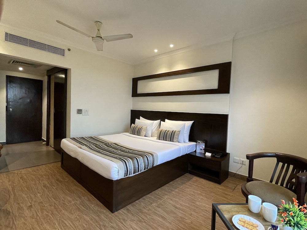 Royale Sarovar Portico Agra 22/65