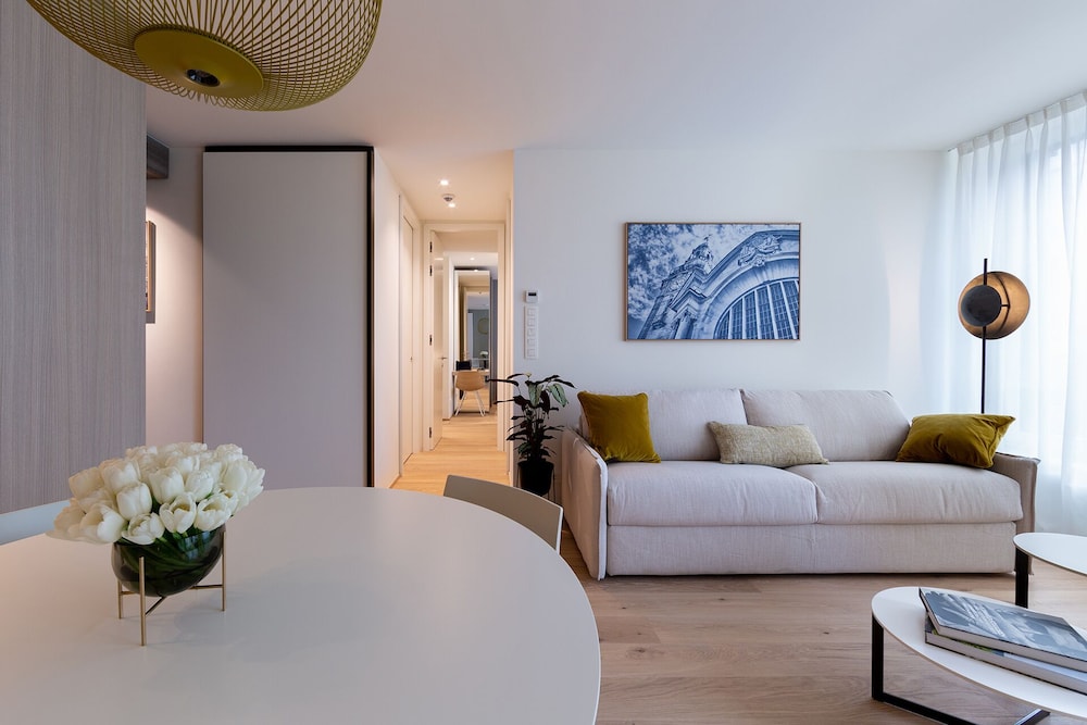 Central City Luxury Residence 30/50