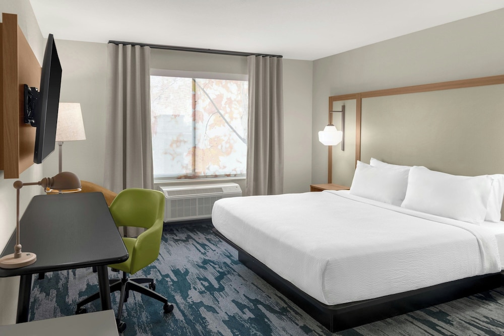 غرفة بسرير كينج، Fairfield by Marriott Inn & Suites Norwalk 2/6
