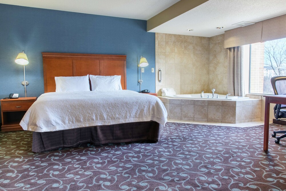 Hampton Inn & Suites Chicago Deer Park 12/44