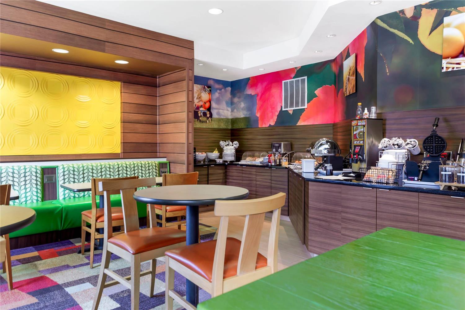 Comfort Inn & Suites Green Bay Stadium Area 12/18