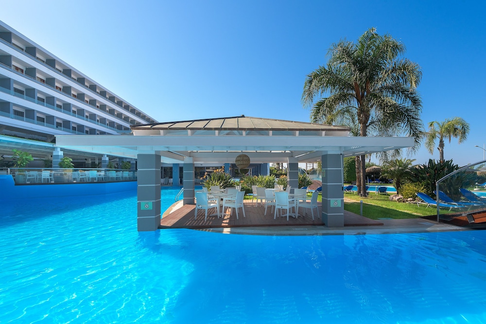 Oceanis Beach Hotel 35/50