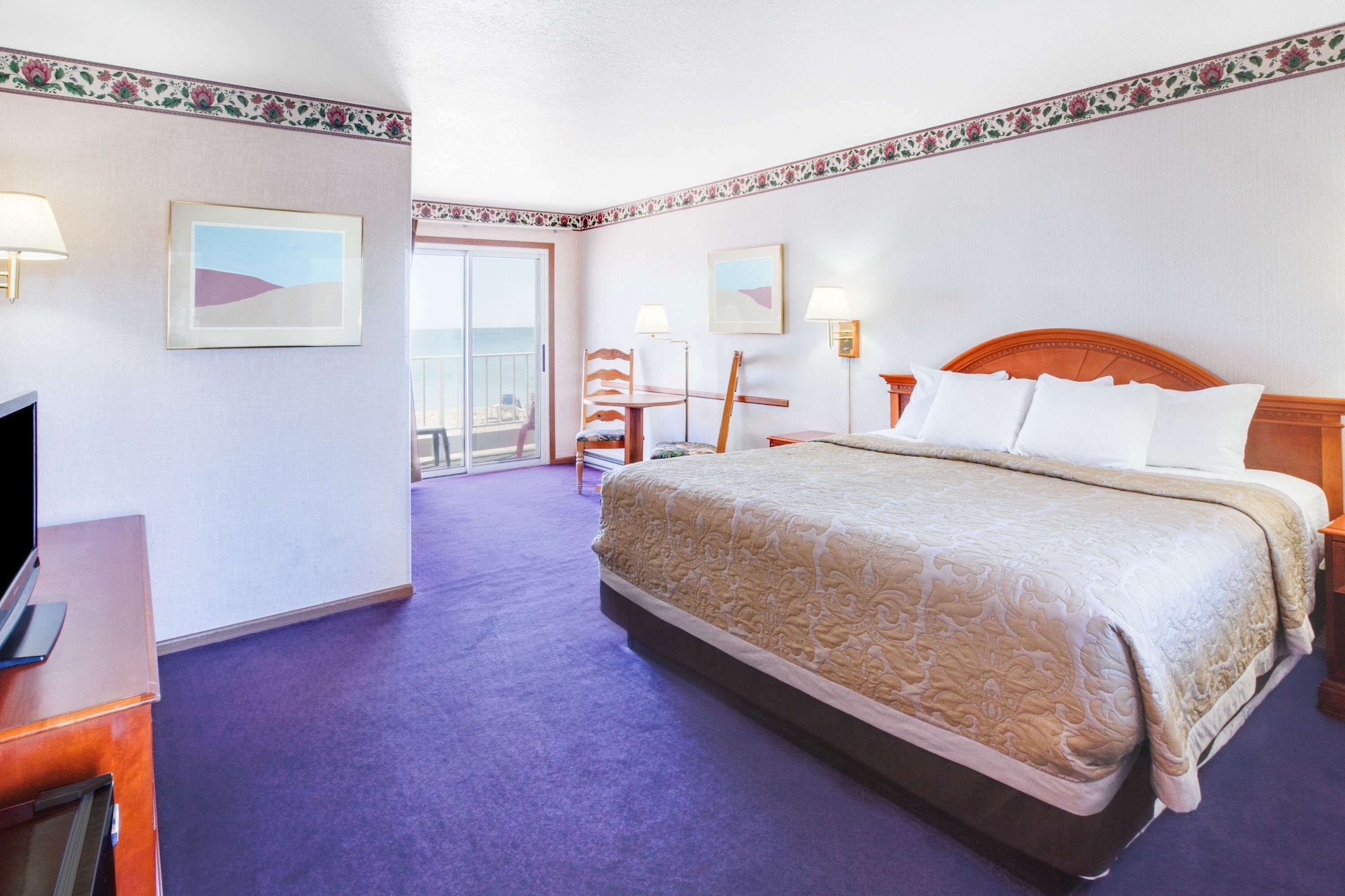 DELUXE, KING BED, LAKE VIEW, HOT TUB, BALCONY