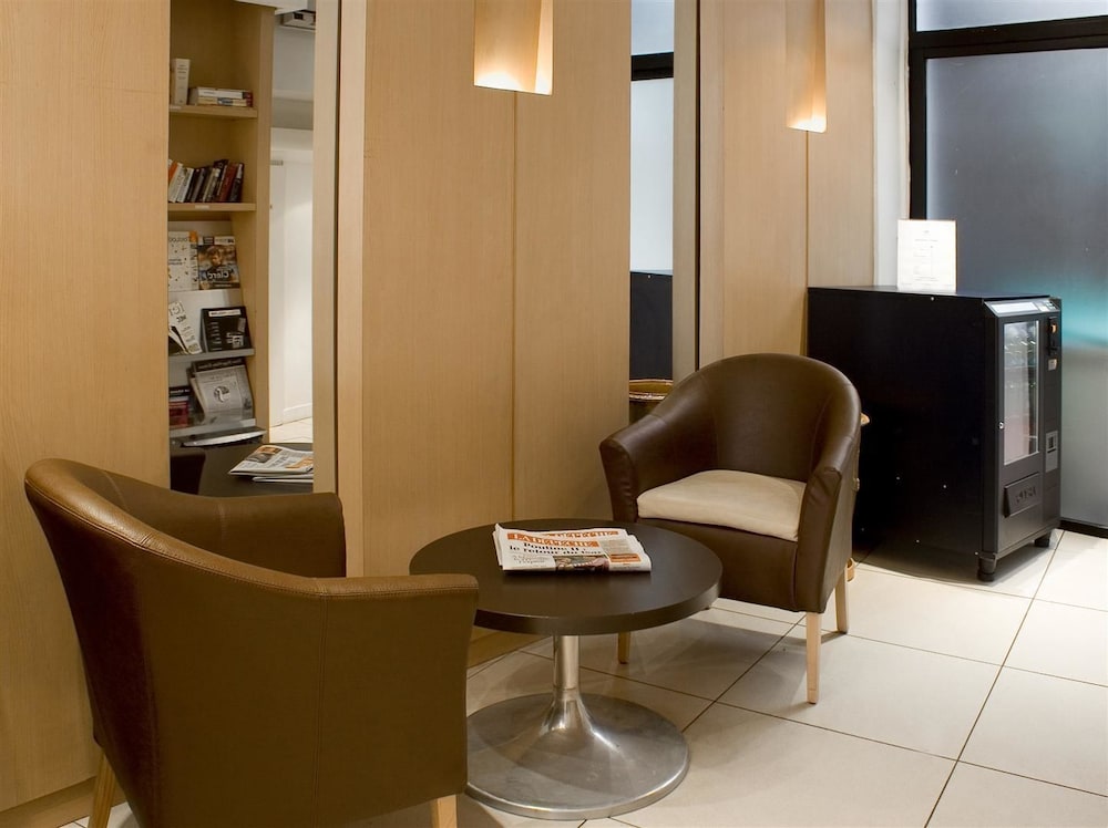 Ours Blanc Place Victor Hugo 44/67