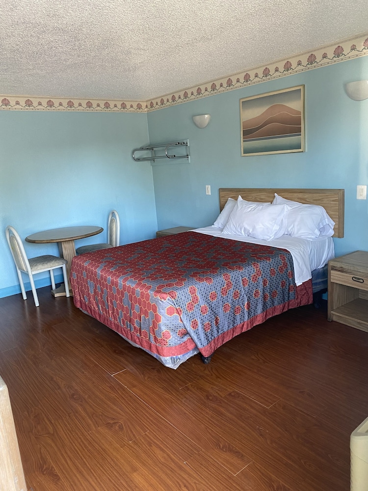Chester Inn Motel 7/36