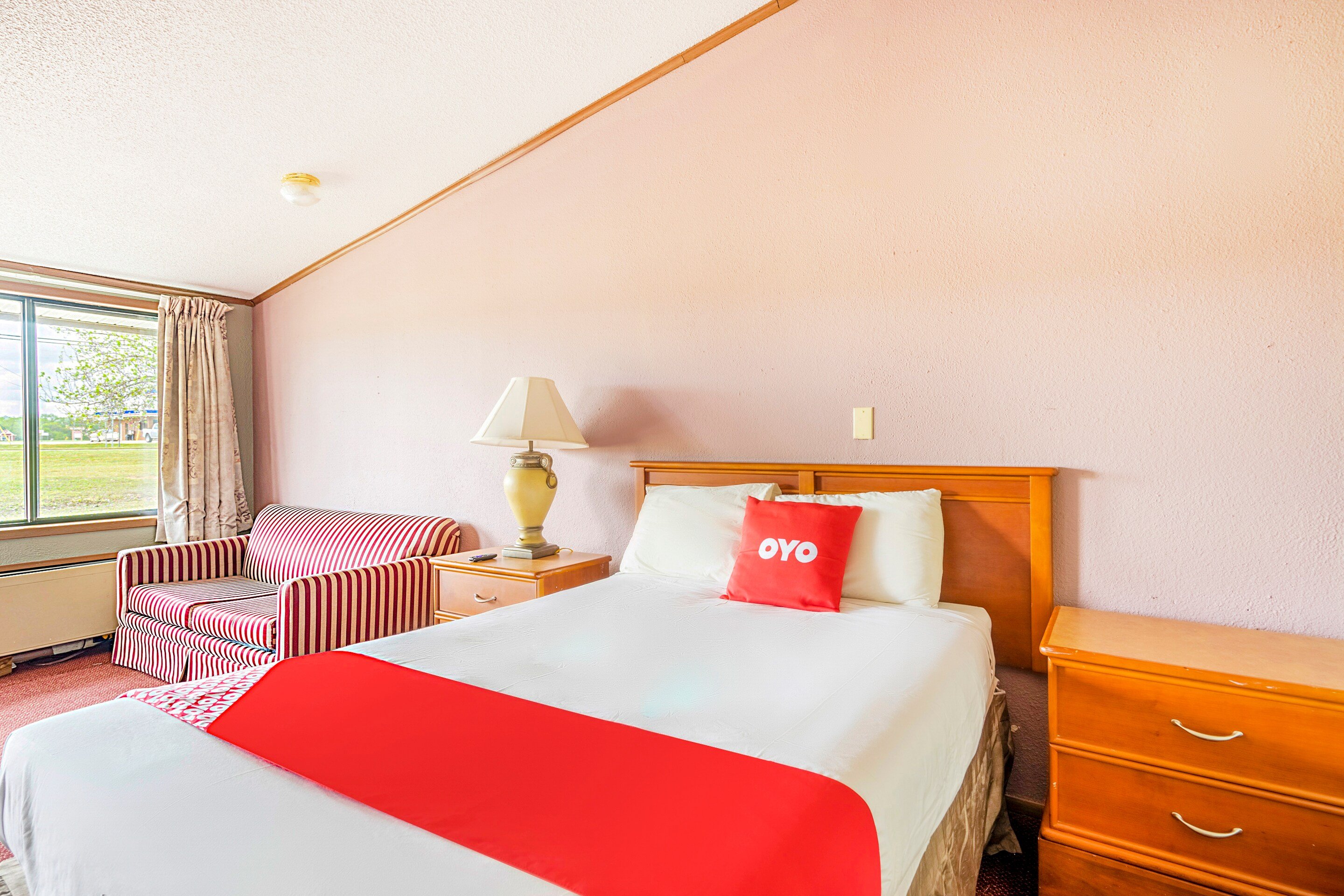 OYO Hotel Daleville AL Hwy 84 49/75