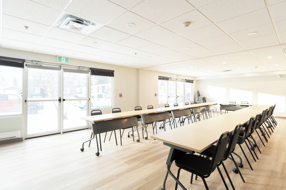 Home Inn Suites Yorkton 52/65
