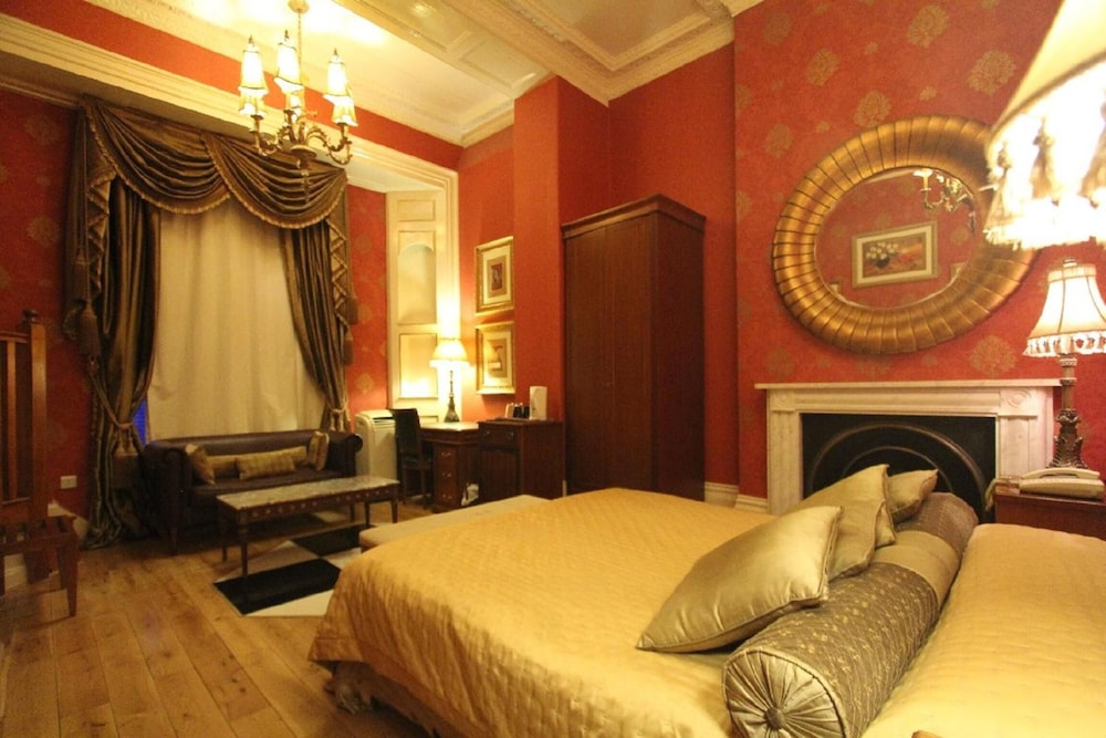 Opulence Centra London Hotel 44/75