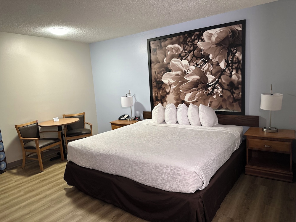 غرفة بسرير كينج، Super 8 By Wyndham Valdosta Conf Center Area 3/9