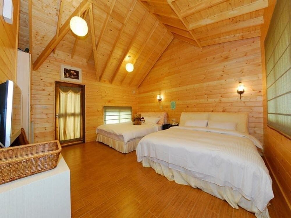 ROOM, QUADRUPLE