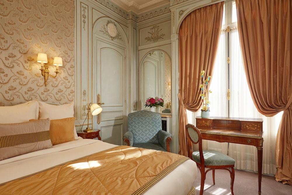 HOTEL RAPHAEL 32/80