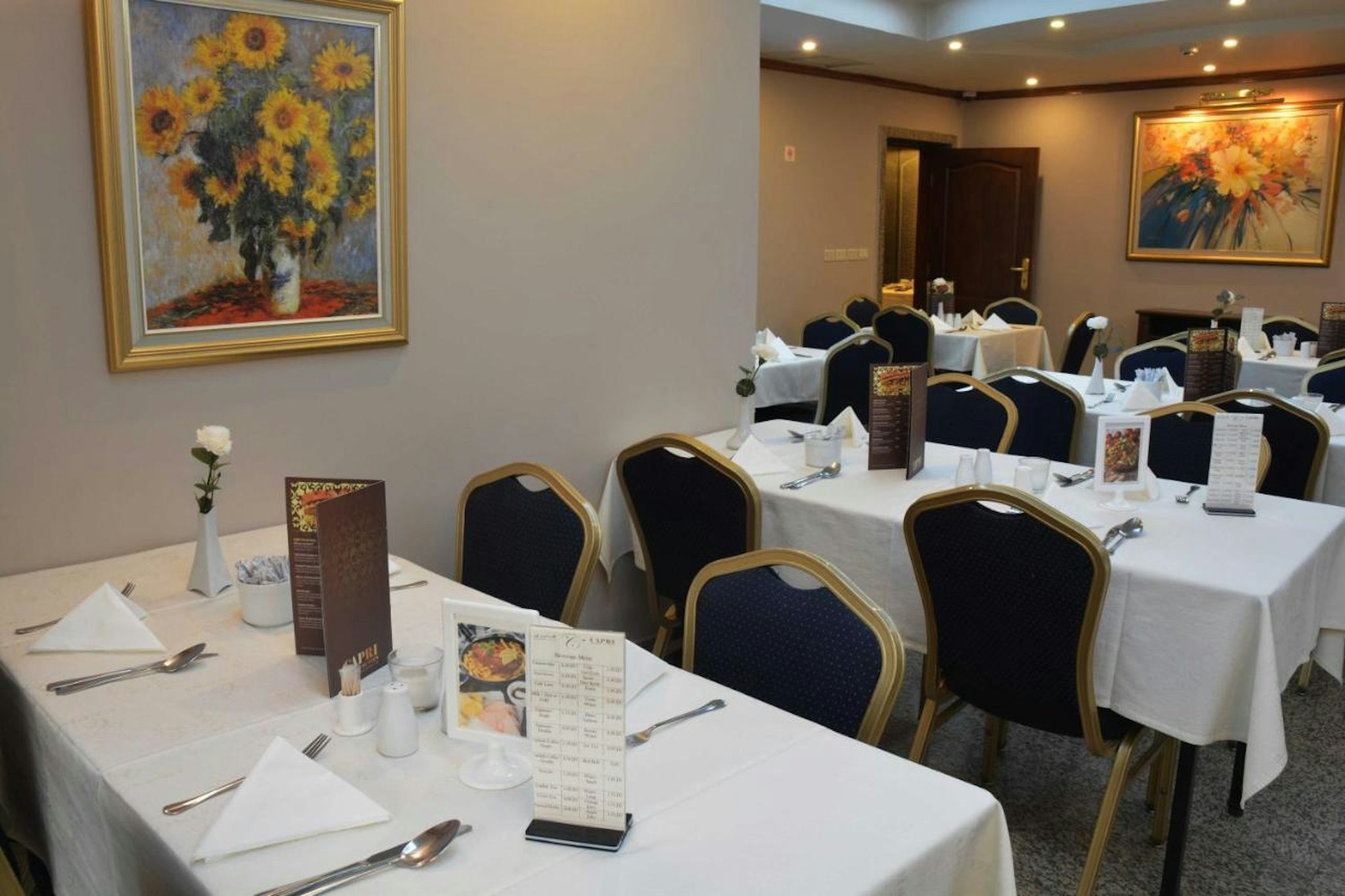 Capri Hotel Suites 13/15