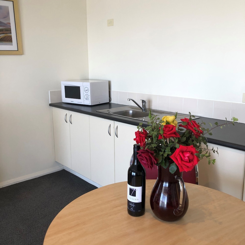 Turners Vineyard Motel Function And Convention Centre 30/32