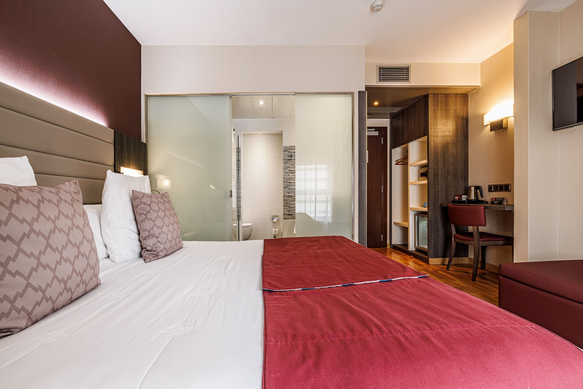 SUPERIOR, DOUBLE BED