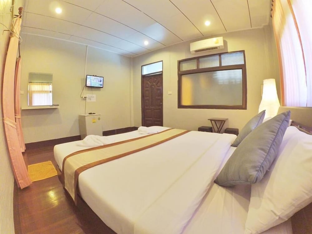 Marina Hut Guest House 11/33