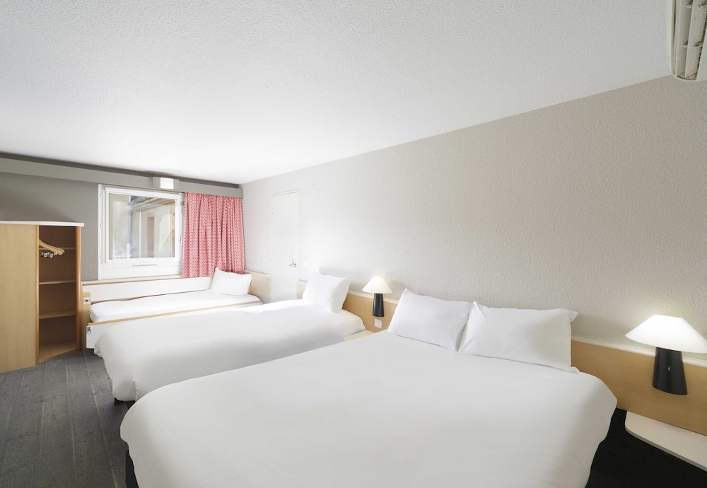 B&B HOTEL Lourdes Centre Gare 3 etoiles 22/48