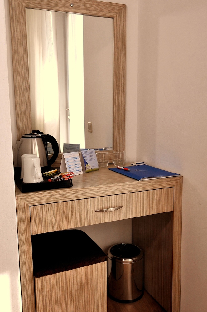 Ramira Beach Hotel 30/37