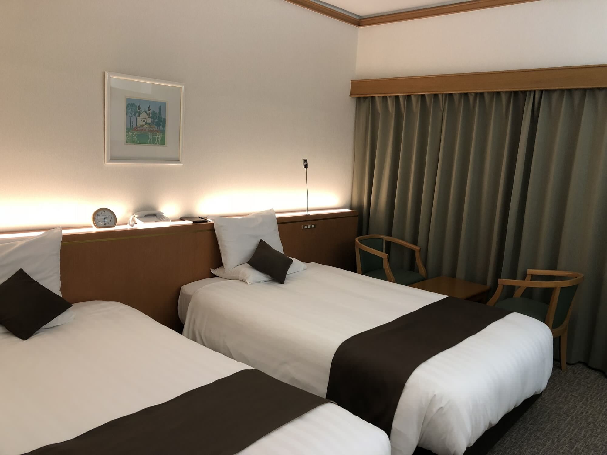 EXECUTIVE, TWIN BEDS