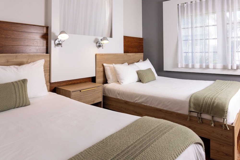 DELUXE, 2 QUEEN BEDS