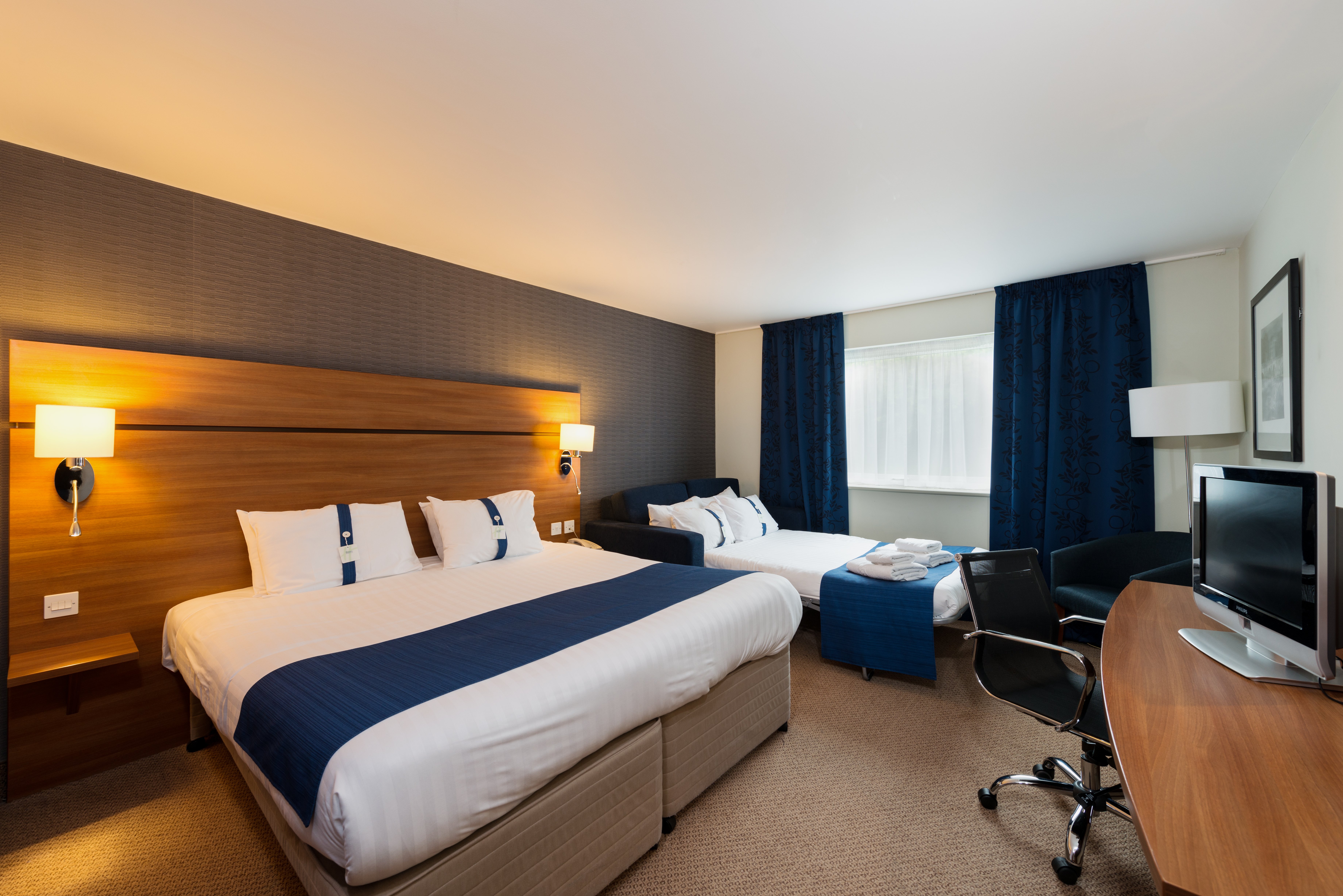 HOLIDAY INN EXPRESS SHREWSBURY 8/40