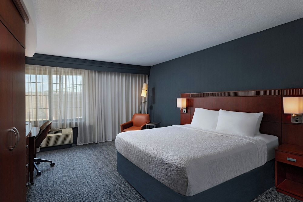 Courtyard Marriott Aksarben Village 15/50