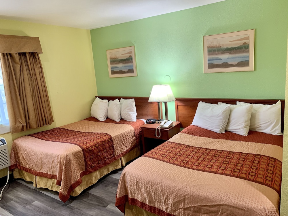 Travelers Inn Medford 25/58