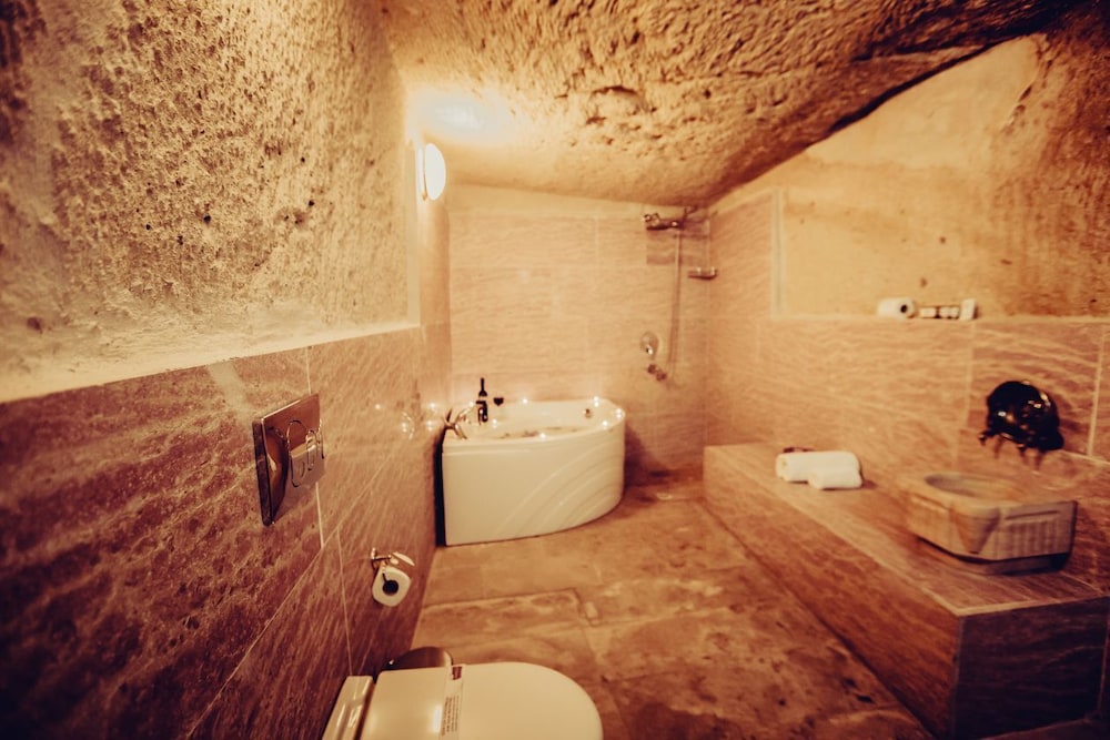 Ortahisar Cave Hotel 50/50
