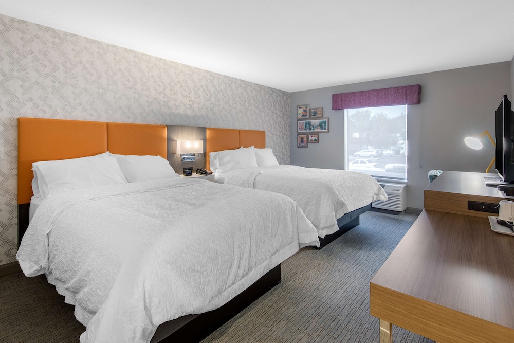Hampton Inn and Suites Ruidoso Downs 17/37