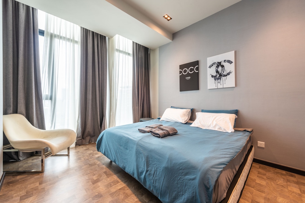 2 Bedrooms, Signature, Loft, 1 King and 2 Queen Beds, Single Bed, Kuala Lumpur City Center View, Hot Tub، Expressionz KLCC by Wodages 4/6