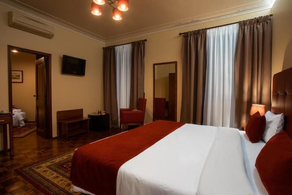 COMFORT, SUITE