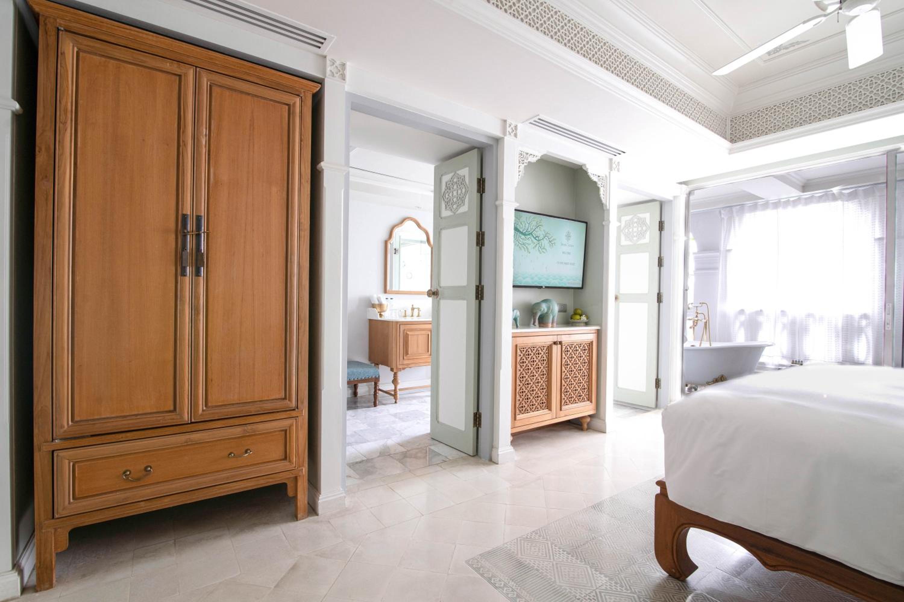 Room, District View, Balcony