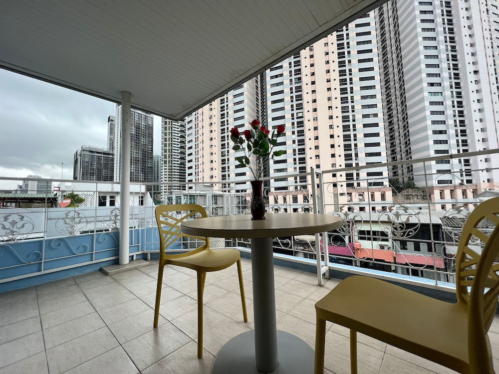 V Check Inn Sukhumvit 22 44/54