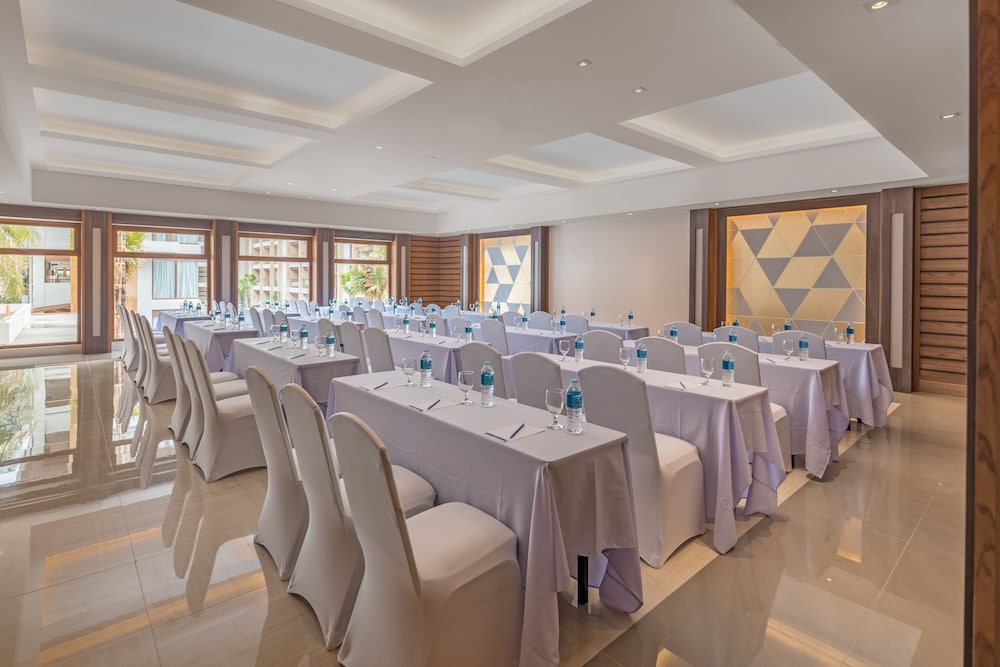 Henann Crystal Sands Resort 30/40