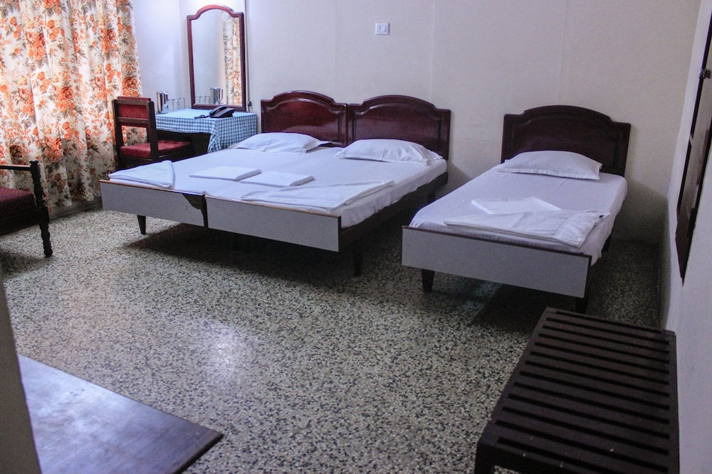 Hotel Keerthi 11/29
