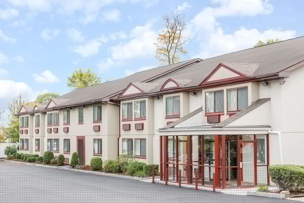 Super 8 by Wyndham Nyack NY 3/37