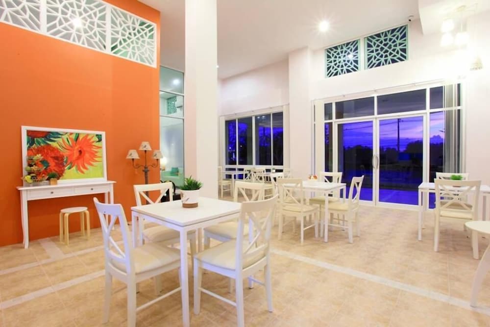 THE TERRACE HOTEL 45/47