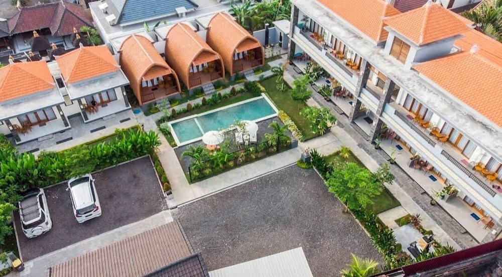Mailaku House 7/50
