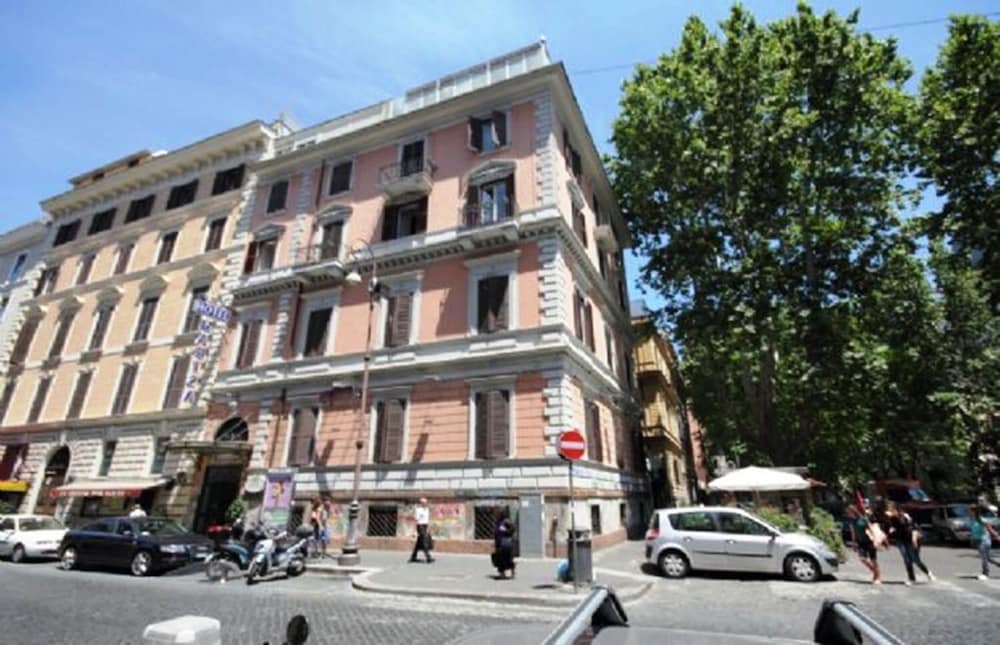 Hotel Marisa 6/114