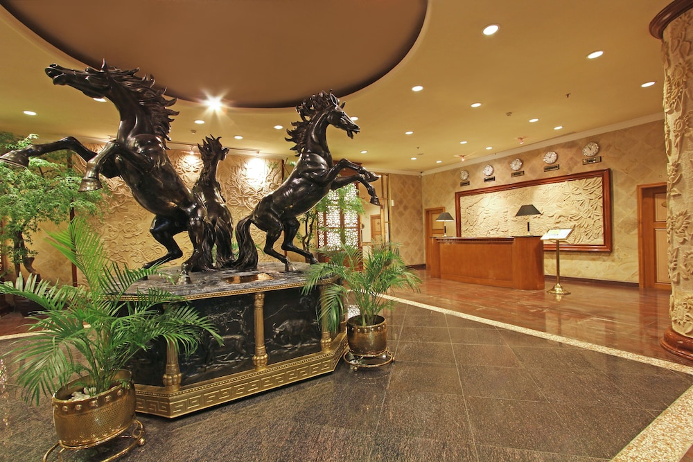 Harmoni Suites Hotel photo4