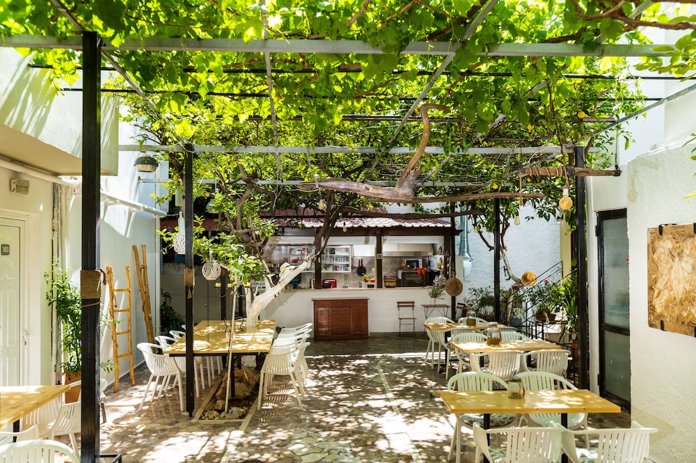 Lefka Hotel Apartments Studios 67/73