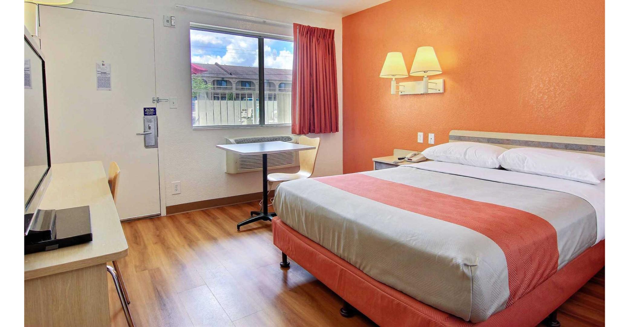 غرفة بسرير كوين، Motel6 Kingsville, TX 2/7