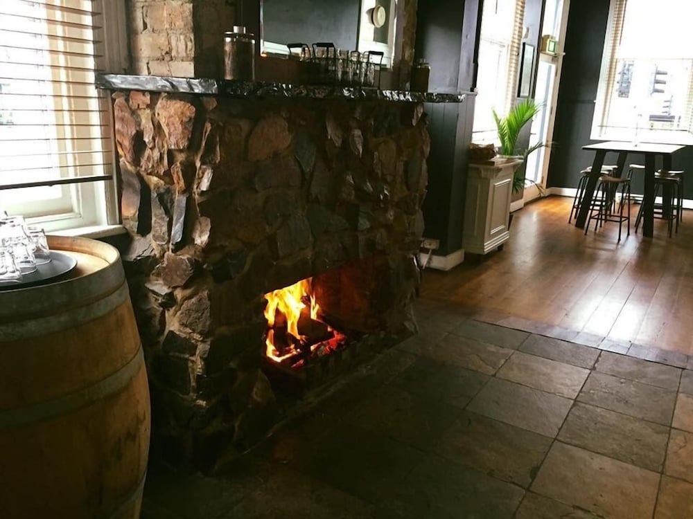 The Grand Hotel Healesville 7/47