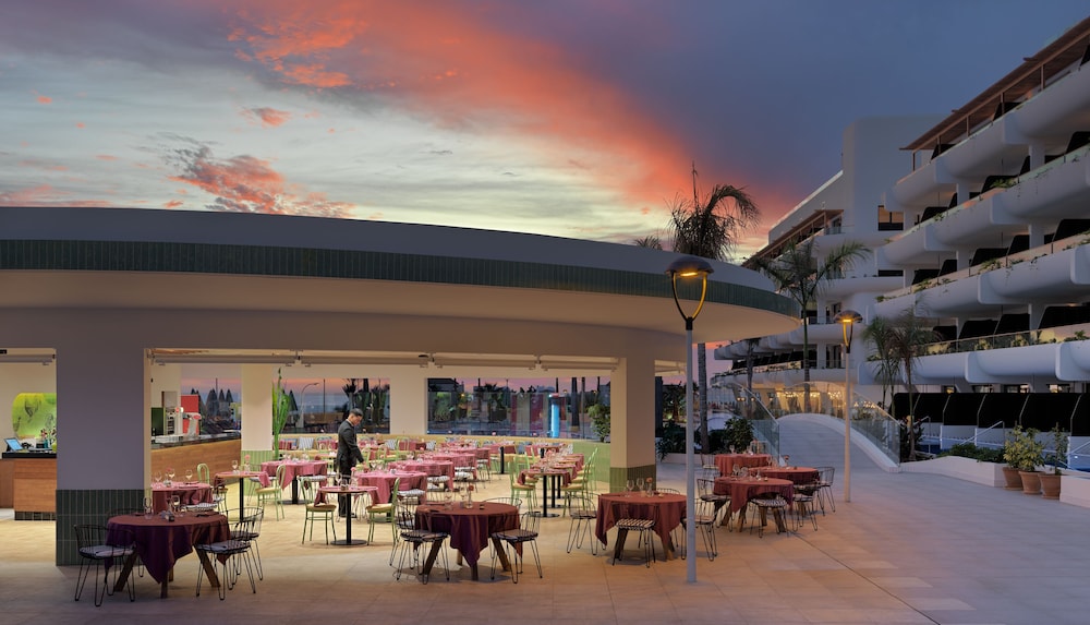 H10 Atlantic Sunset Horizons Collection in ADEJE