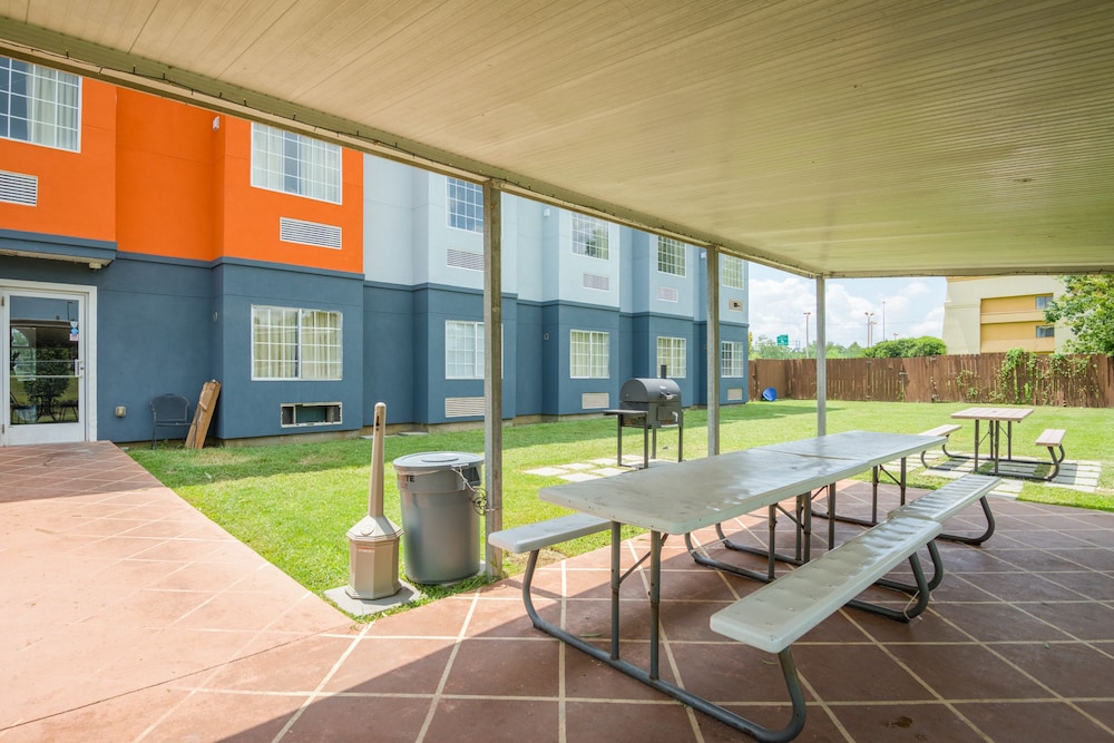Trident Inn And Suites 41/60