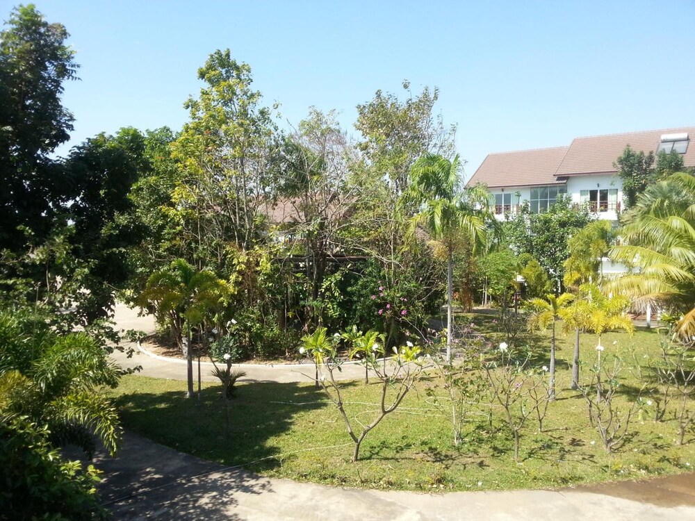 Thongpaeka Hotel 41/50