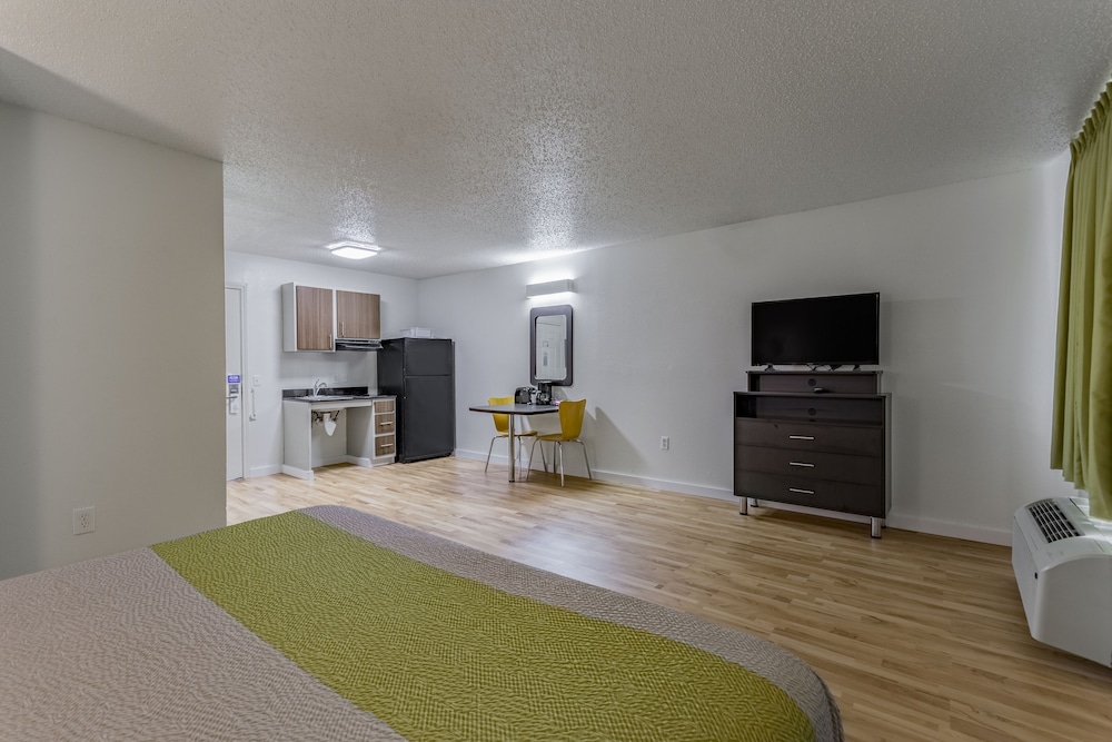 Suburban Studios Dallas Northwest Walnut Hill 12/49