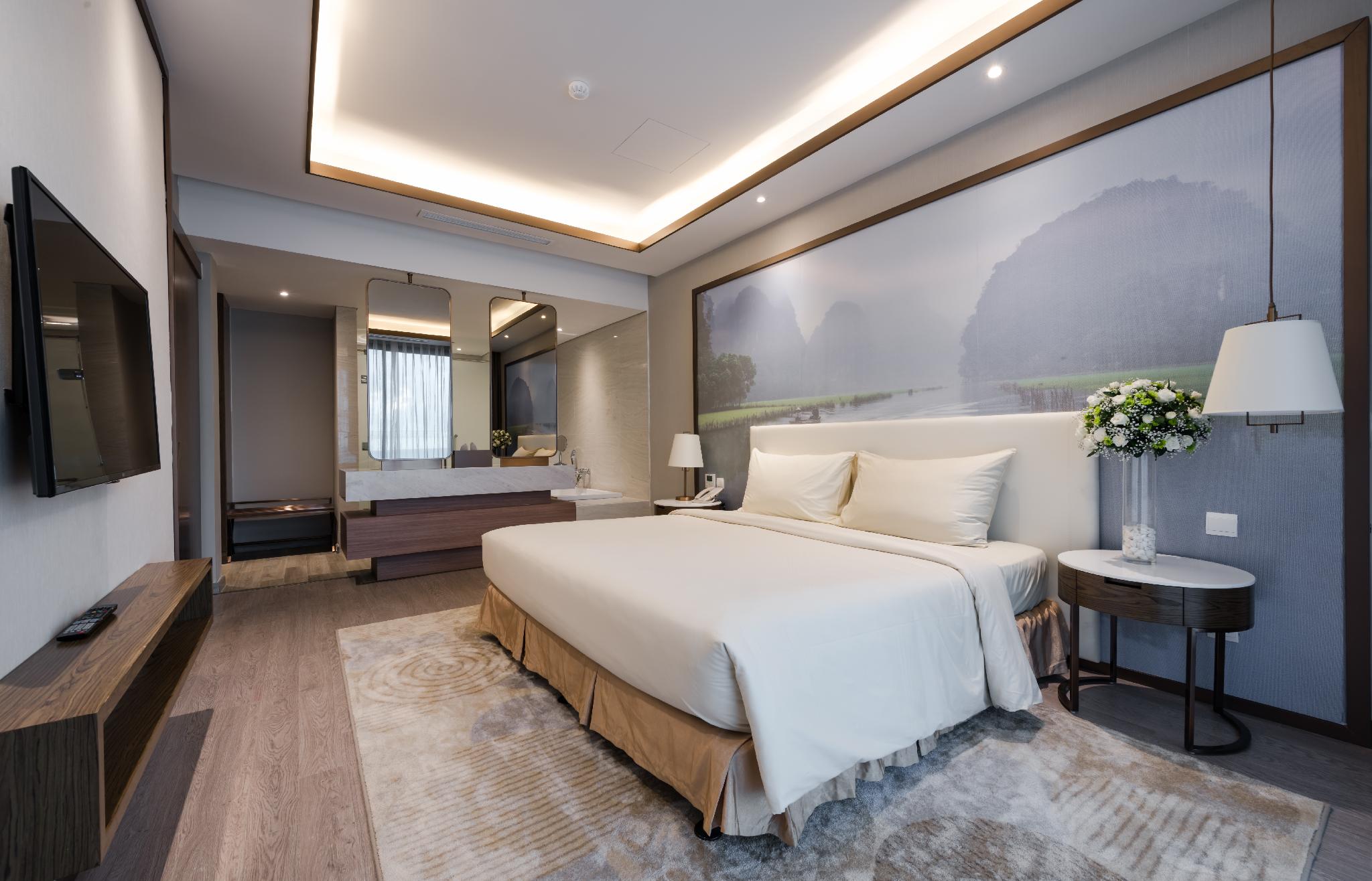 Grand, Suite, King Bed