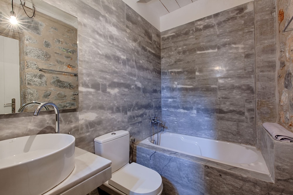Aegila Boutique Hotel 45/50