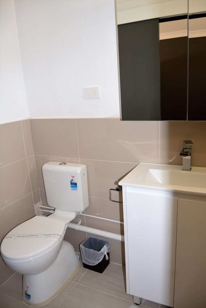 Civic Motor Inn Cowra 24/71